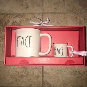 Rae Dunn peace set